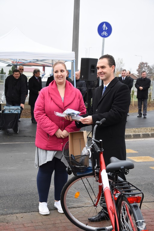 Kerékpárút átadás